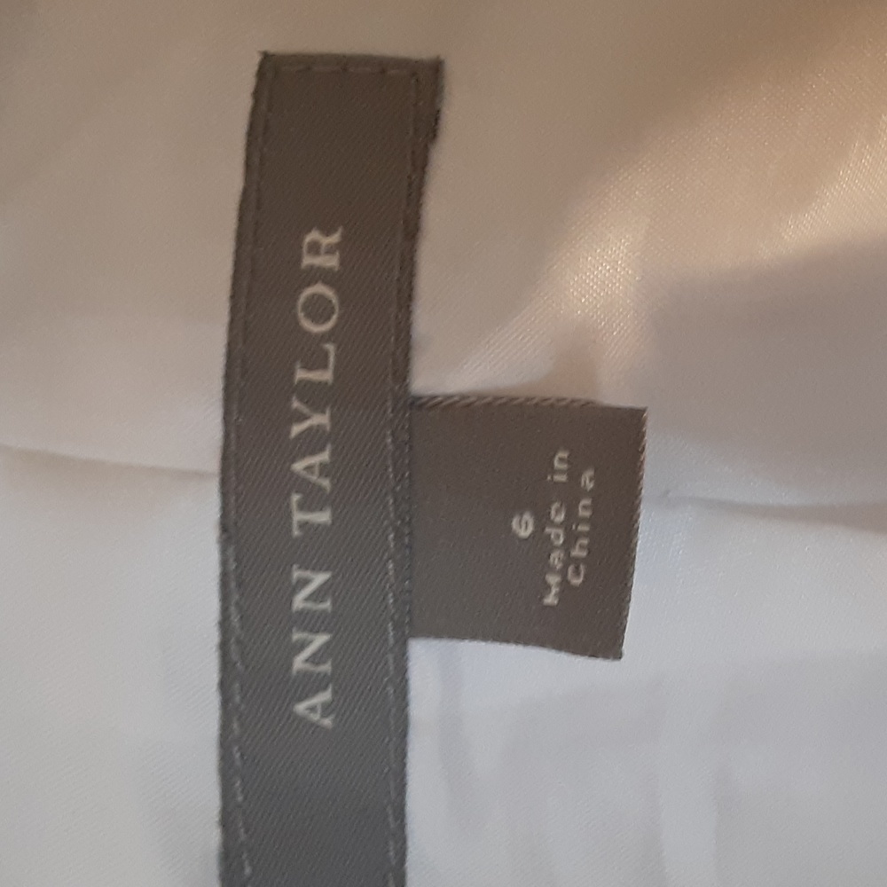 Ann Taylor White Eyelet Floral Cutout Blazer Jacket | Size 6 | Spring Chic - Picture 7 of 12